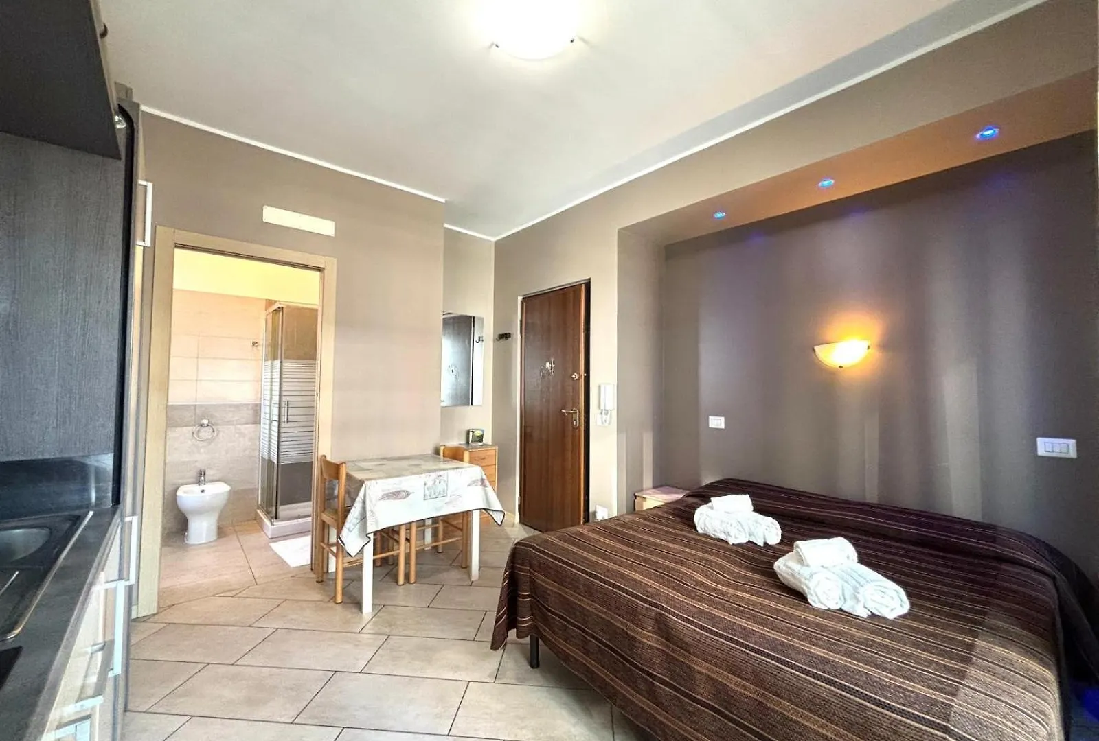Apartments Borsa Монца Италия